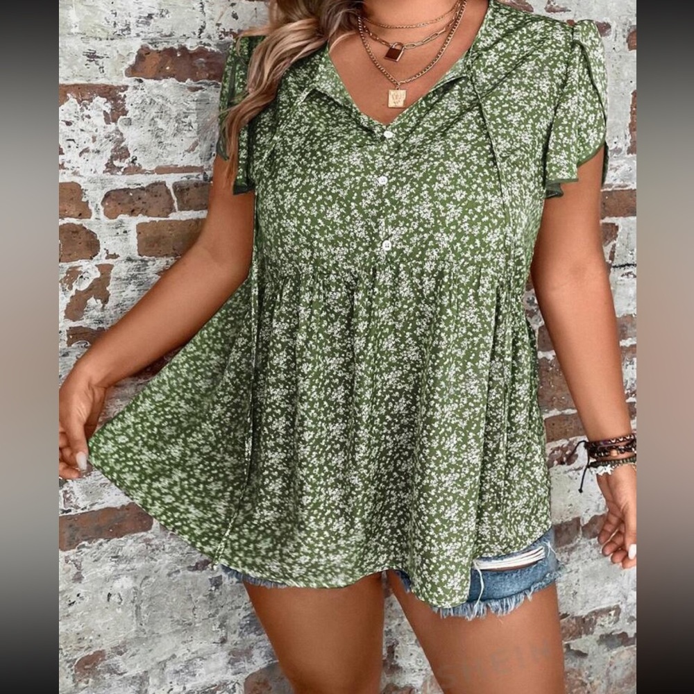 NWOT SHEIN LUNE Plus Ditsy Floral Print Butterfly Sleeve Peplum Blouse, GREEN